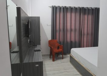 Double-bed room with TV